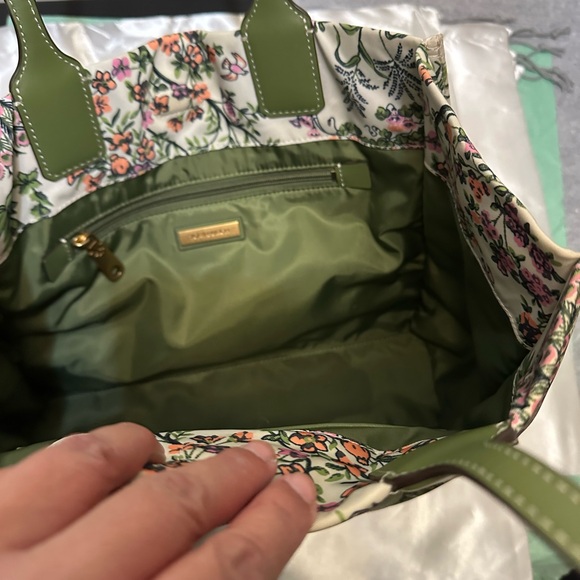 Tory Burch Green and Cream Tote Bag - Picture 6 of 7